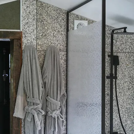 Cottage, & 64 بيت للعطل