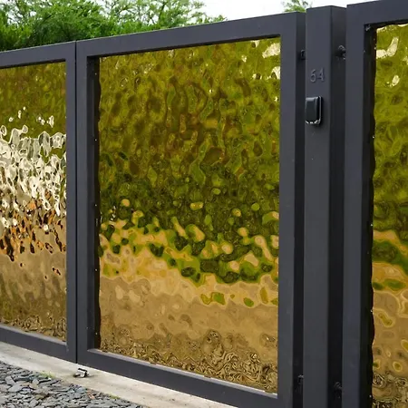 Feriehus Cottage, & 64 Prouilly