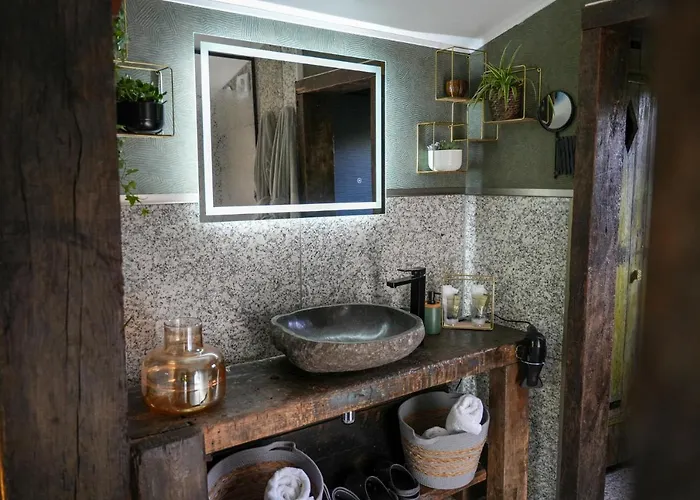 Cottage, & 64 * Prouilly